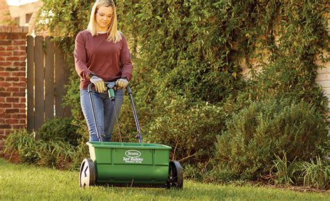 Fertilizer Spreaders at Home Depot: Buying Guide with 8 FAQs