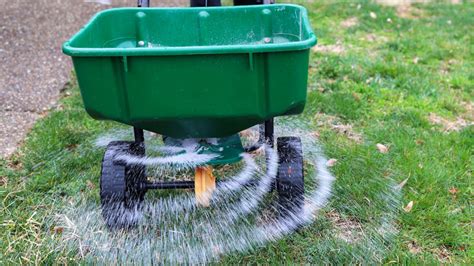 Fertilizing gardens and lawns