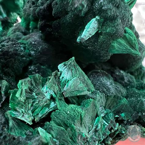 Fibrous Malachite: 7 Surprising Applications for the Stunning Green Mineral