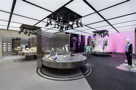 Flagship Stores: The Ultimate Brand Showcase and Customer Experience Hub