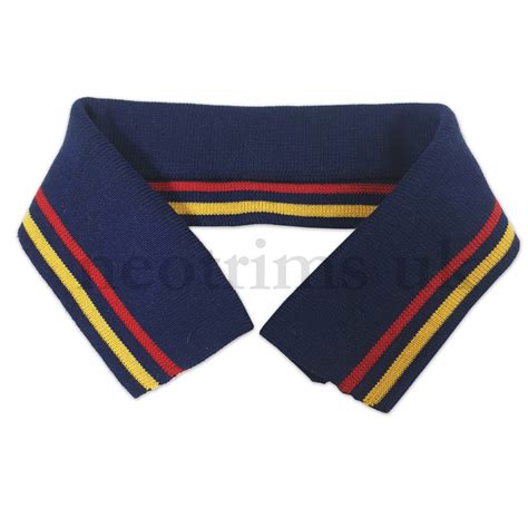 Flat-Knit Collar: