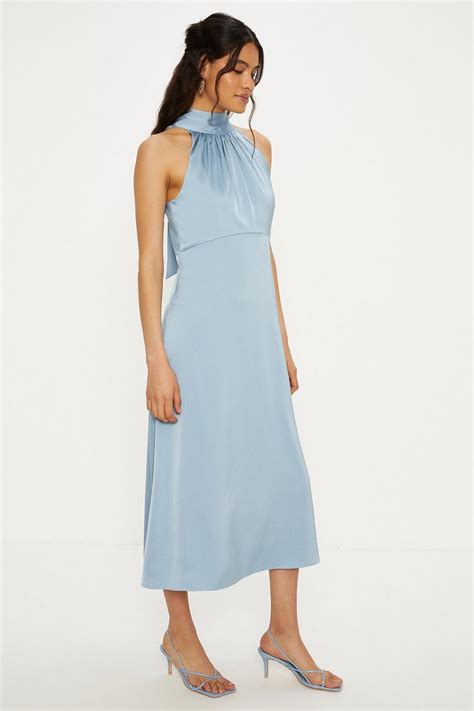 Flatter Your Figure with a Halter Neck Midi Dress