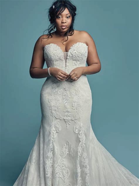 Flattering Dresses for Plus Size: A Guide to Enhance Your Curves