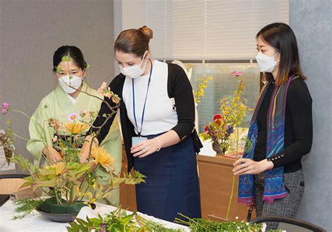 Floral Arrangement Workshop: A Beginner's Guide to Creating Stunning Bouquets