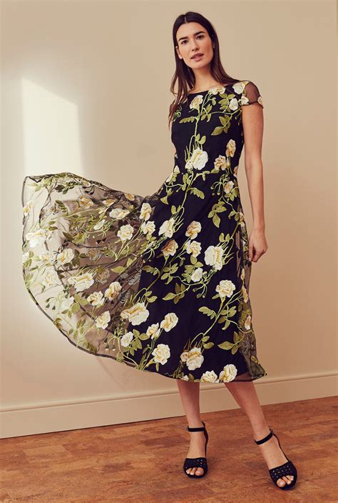 Floral Dresses with Sleeves: 40 Stunning Options for Every Occasion