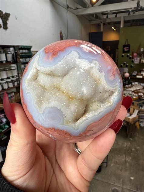 Flower Agate: A Floral Masterpiece Within a Crystal