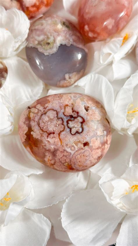 Flower Agate: The Enchanting Stone of Love and Growth