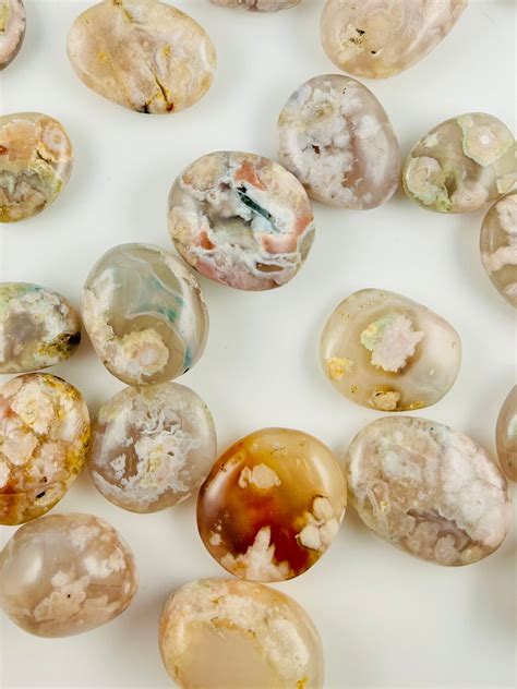 Flower Agate: The Stone of Manifestation and Serenity