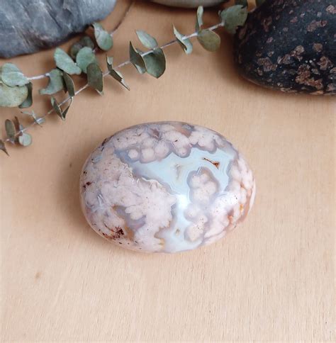 Flower Agate: The Vibrant Stone of Emotional Healing and Transformation