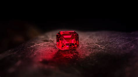 Fluorescence in Gemstones: A Magical Phenomenon