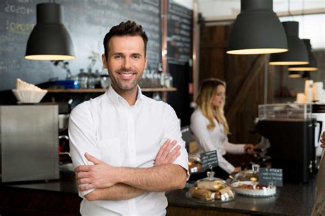 Food and Beverage Manager vs. Restaurant Manager: A Clash of the Titans