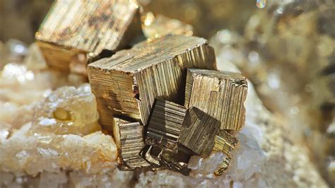 Formation of Pyrite Gold in Quartz