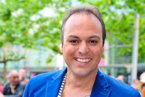 Frans Bauer: Nederland's Volkse Zanger met een Gouden Hart