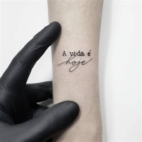 Frases para Tatuagens Delicadas Femininas: Inspirações e Significados