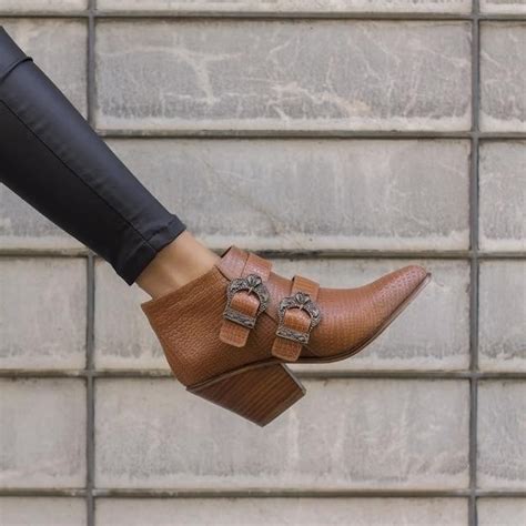 Frye Flats: The Ultimate Guide to the Perfect Fit for Your Feet