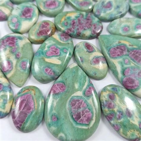 Fuchsite Raw: A Stunning Gemstone with Captivating History and Healing Properties