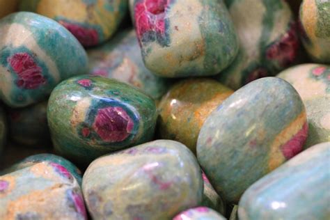 Fuchsite Stone: 11 Fascinating Facts, Benefits, and Applications