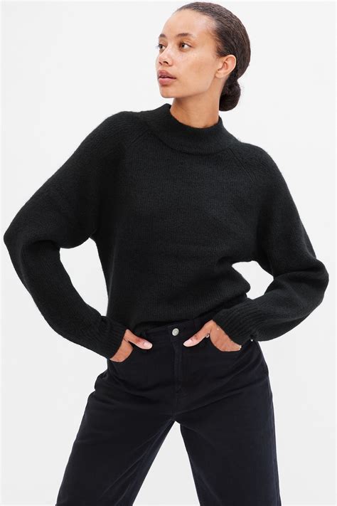 Gap Black Jumper: 5 Features That Make It a Wardrobe Staple