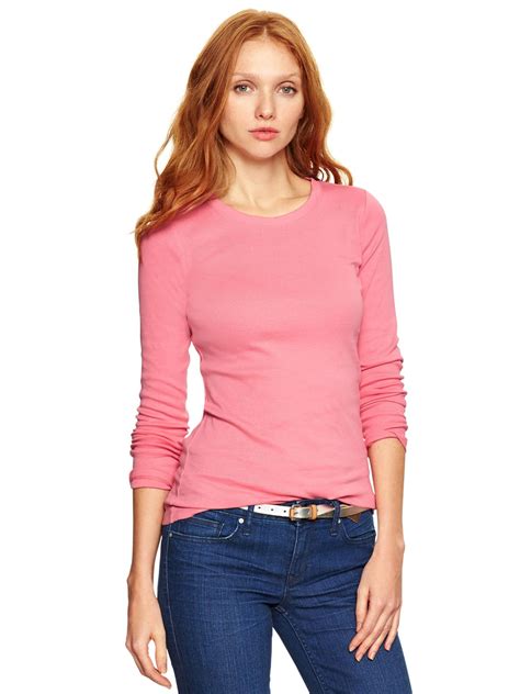 Gap Women's Long Sleeve T-Shirts: A Style Staple for Every Occasion