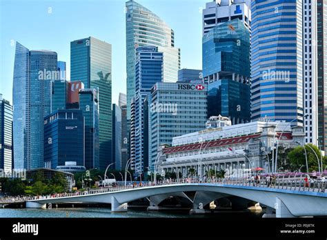 Gateway to Singapore's Central Business District: Parkway Shenton Arc