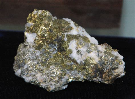 Genesis and Formation of Pyrite Gold in Quartz