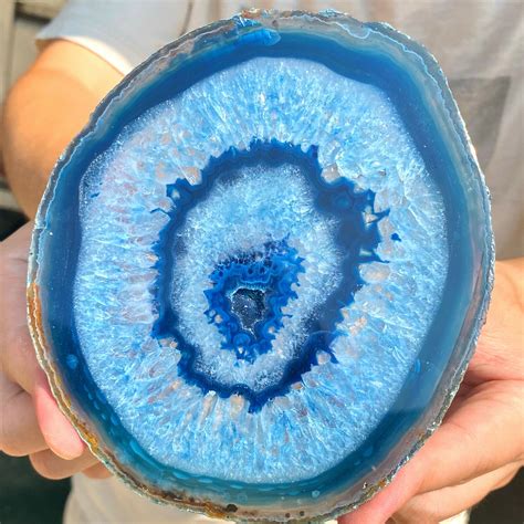 Geode Agate: The Enchanting Gemstone with a Hidden World Within