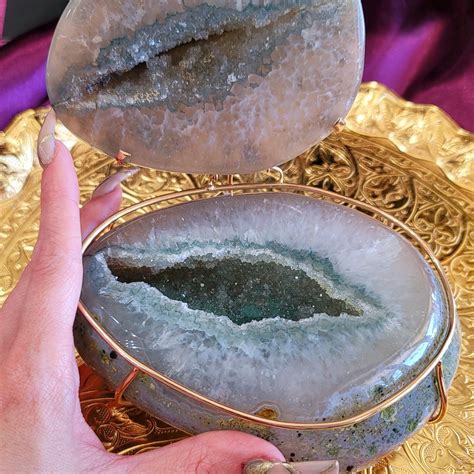 Geode Agate: The Enchanting Jewel of the Earth