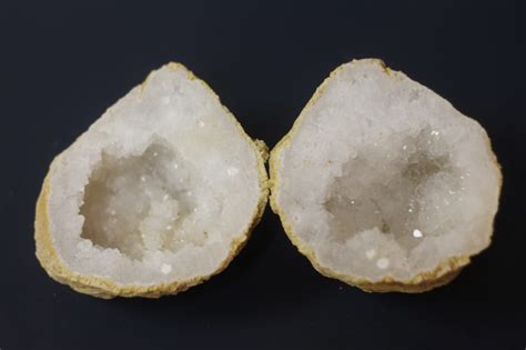 Geodes Quartz: A Comprehensive Exploration of Nature's Hidden Treasures