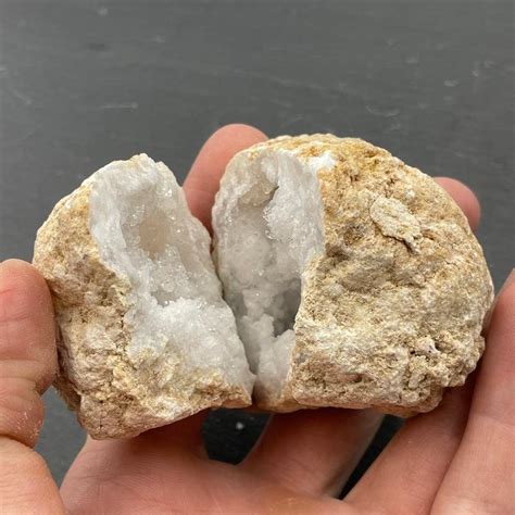 Geodes Quartz: Nature's Sparkling Treasures