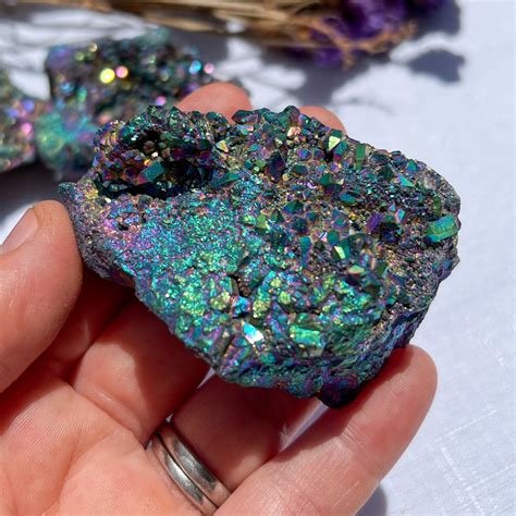 Geodes Quartz: Unveiling the Enchanting Beauty and Applications