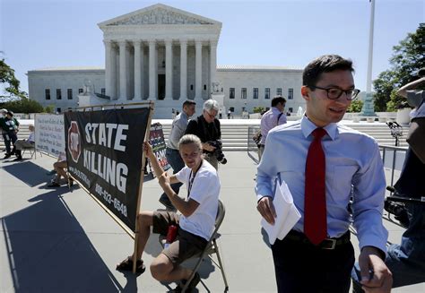 Gerrymandering and Political Polarization