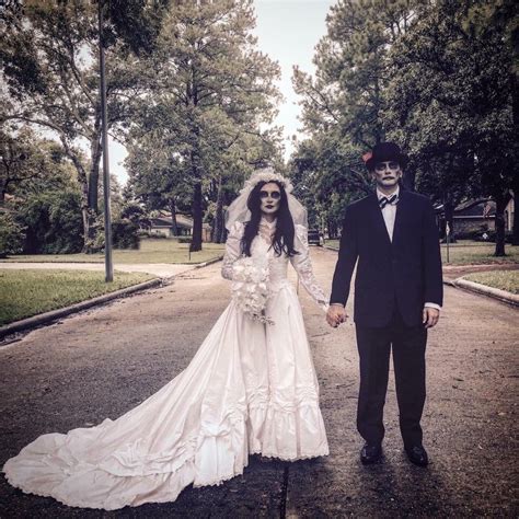 Ghostly Glamour: Hauntingly Chic Wedding Costumes for Halloween