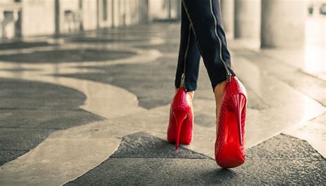 Gingerly Tips for Walking in High Heels with Confidence