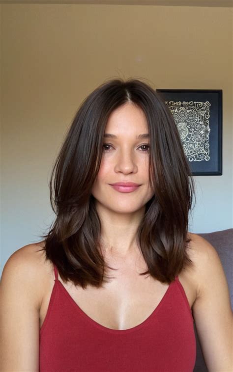 Good Hairstyles for Round Faces: A Guide to Flattering Cuts and Styles