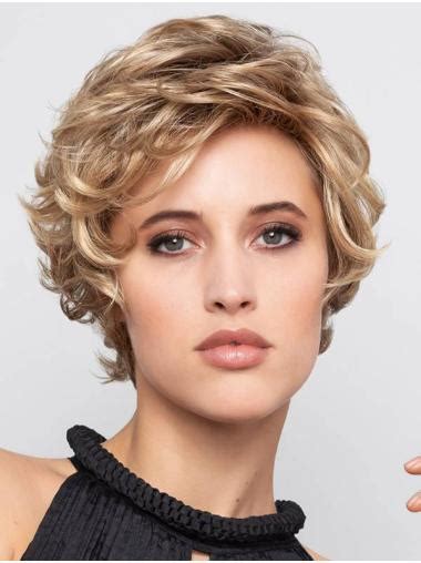 Gorgeous Blonde Wavy Short Synthetic Wigs: Stand Out in 2025