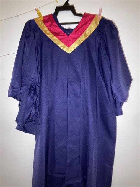 Graduation gown rental