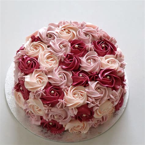 Grand Rosette Cake: