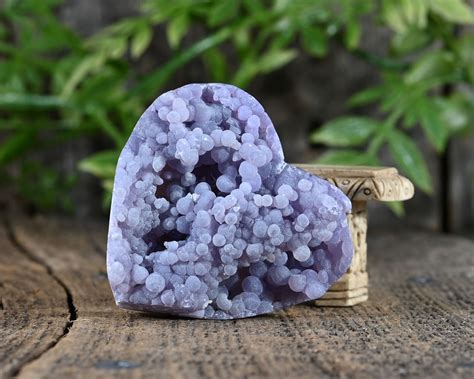 Grape Agate: A Gemstone with Profound Healing Properties and Mystical Allure