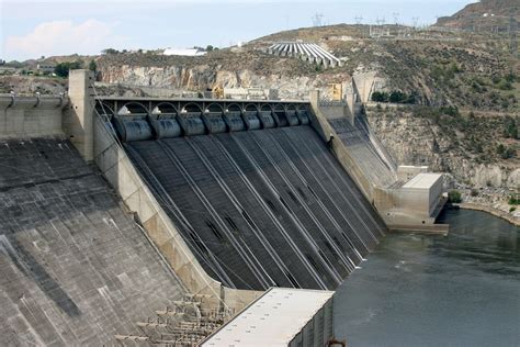 Gravity dams