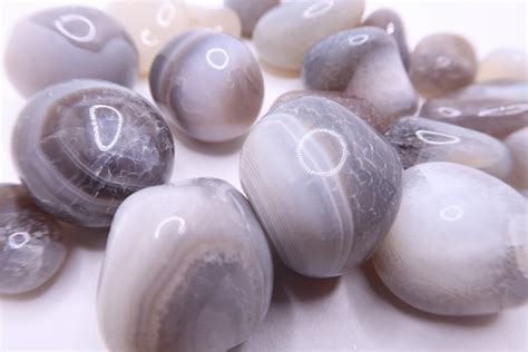 Gray Agate: Uncover the Enchanting allure of the Stone of Harmony