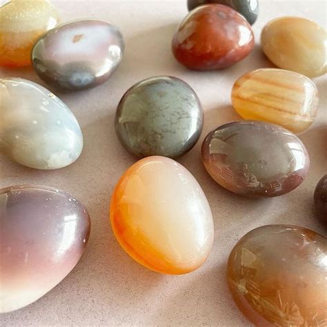 Gray Agate: Uncovering the Secrets of Emotional Balance and Inner Strength