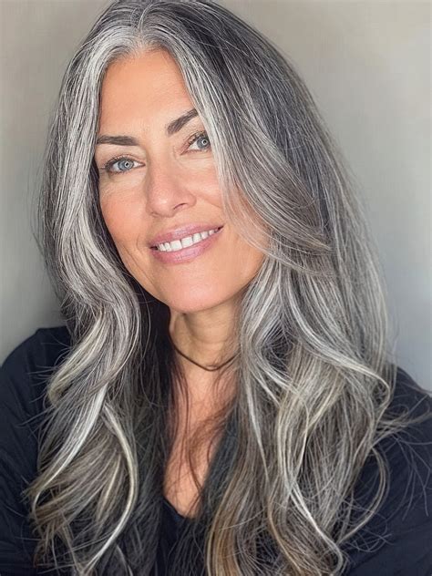 Grey Wigs 18": Wavy Remy Human Hair VS Synthetic Fiber