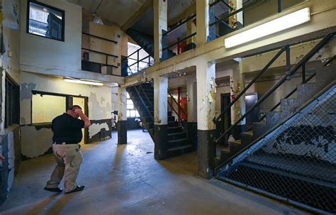 Guided tours of correctional facilities: