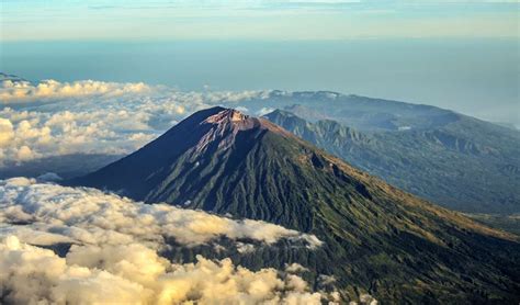 Gunung Agung: Kawah yang Berbahaya dan Aktif di Bali