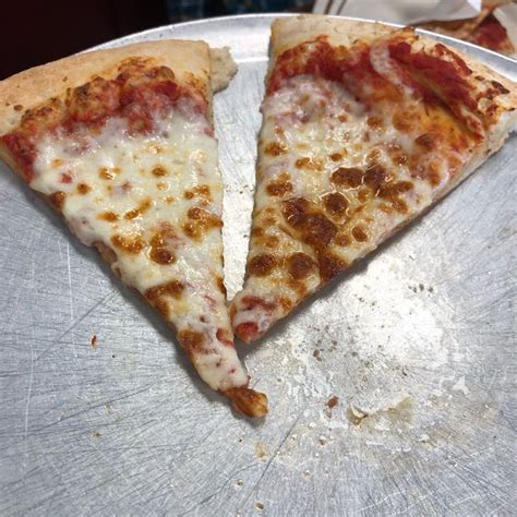 Gus's New York Pizza: A Bite of the Big Apple in Every Bite