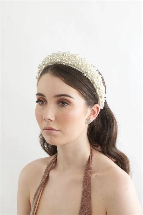 Hair with Headband: A Timeless Accessory for Every Occasion