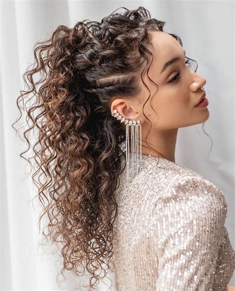 Hairdos for Curly Hair: A Guide to Enhancing Your Natural Beauty