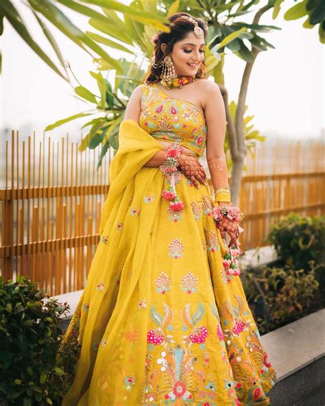 Haldi Outfits for Bride: Captivating Hues for a Ceremony of Grace and Merriment