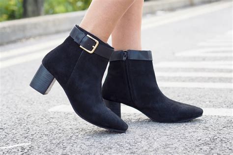 Half Boots: The Perfect Footwear for Transitional Weather