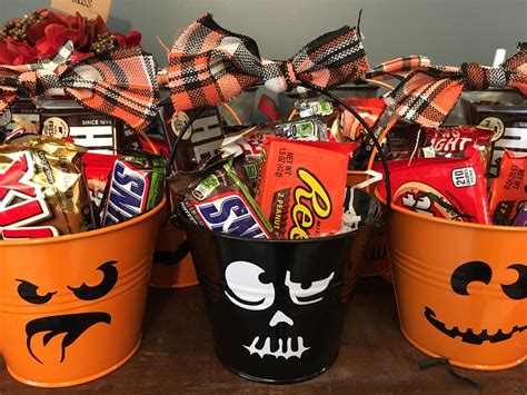 Halloween Munchkin Bucket: A Sweet Treat for a Spooky Night